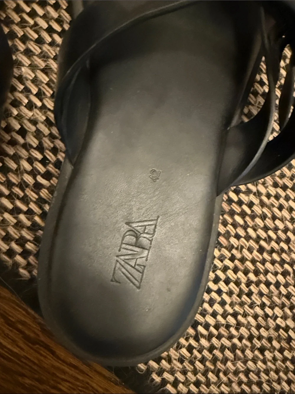 Zara sleek black